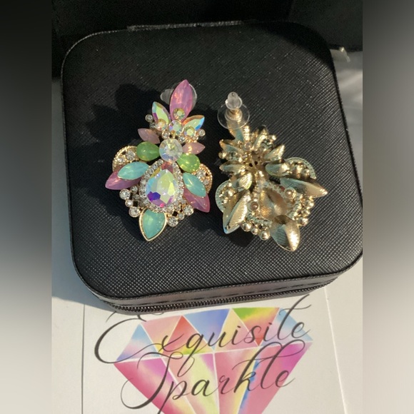 -🌸Iridescent Light Pastel Colored GoldTone Crystal Drop Post back Earrings - Picture 9 of 16